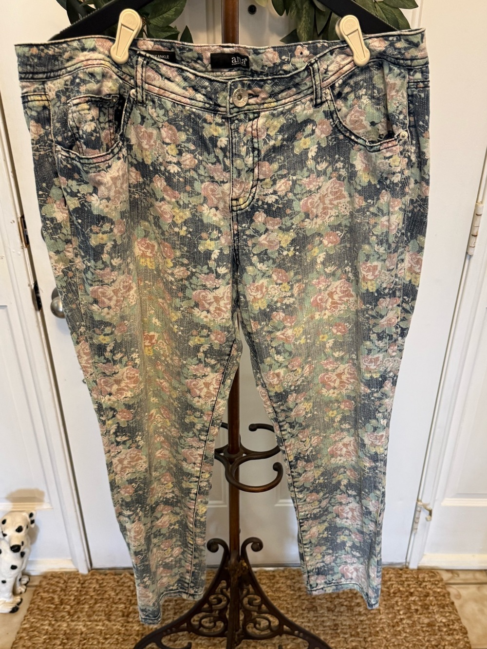 a.n.a Distressed Vintage Look Beautiful Floral Print Skinny Ankle Jeans 14